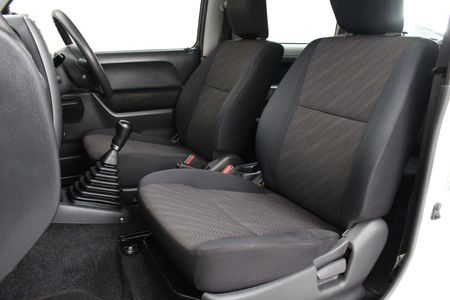 2013-Suzuki-Jimny-13_8