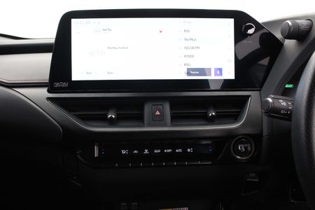 2023-Lexus-UX-250h-F-Sport_3