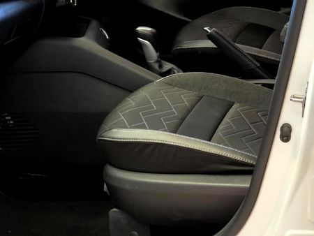 2025-Nissan-Magnite-10T-Acenta-Plus-Auto_6