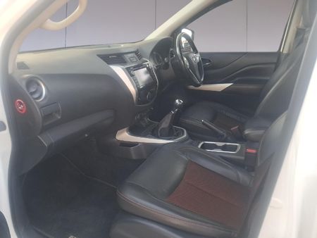 2019-Nissan-Navara-23D-Stealth-4x4-Double-Cab_18