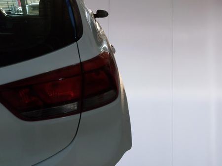 2019-Kia-Rio-12-5-dr_11