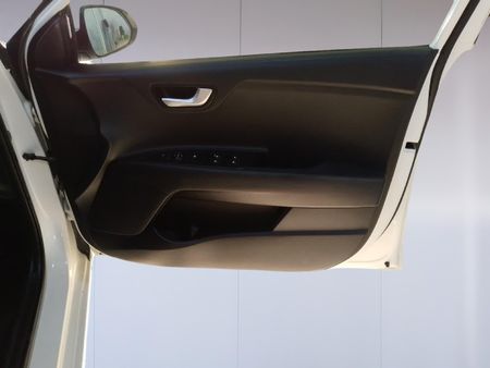 2019-Kia-Rio-12-5-dr_14