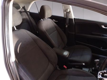 2019-Kia-Rio-12-5-dr_15