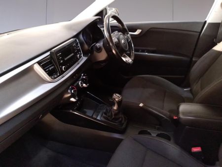 2019-Kia-Rio-12-5-dr_18