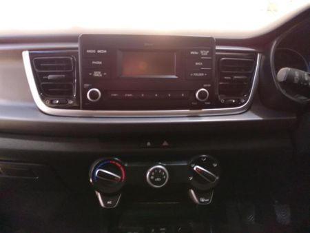 2019-Kia-Rio-12-5-dr_19