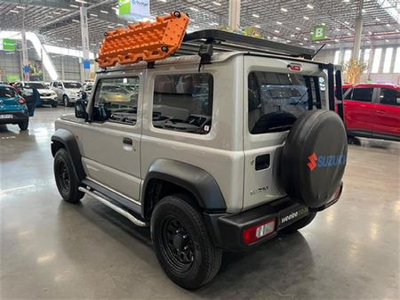 2022-Suzuki-Jimny-15-GA_4