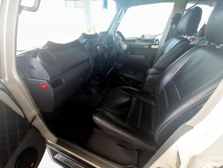 2014-Toyota-Land-Cruiser-76-45-D-V8-Station-Wagon_6