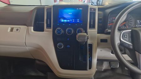 2024-Toyota-Quantum-28-GL-Auto-14-Seater_10