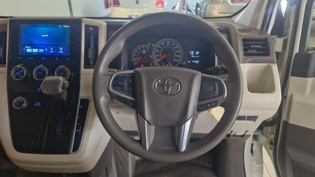 2024-Toyota-Quantum-28-GL-Auto-14-Seater_13