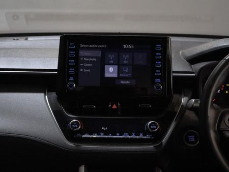 2024-Toyota-Corolla-Cross-18-XS_15