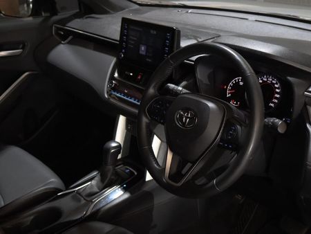 2024-Toyota-Corolla-Cross-18-XS_16