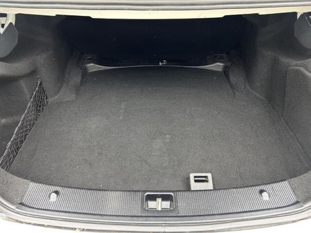 2011-Mercedes-Benz-C-Class-C-180-BE-Avantgarde-Auto_12