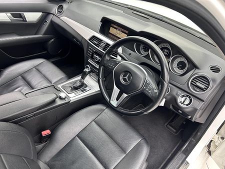 2011-Mercedes-Benz-C-Class-C-180-BE-Avantgarde-Auto_14