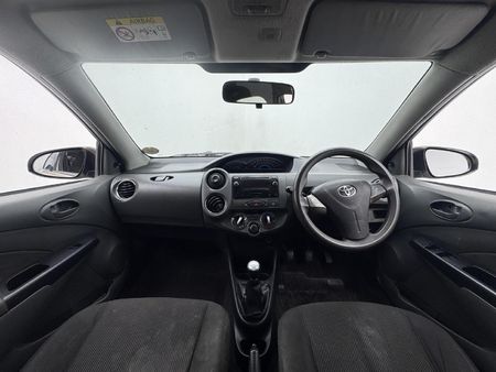 2016-Toyota-Etios-15-Xi-5-dr_10