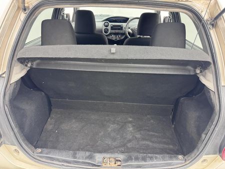 2016-Toyota-Etios-15-Xi-5-dr_12