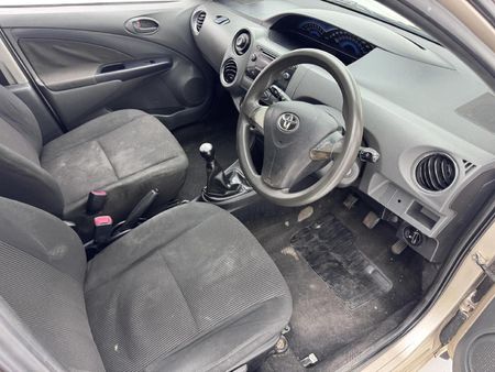 2016-Toyota-Etios-15-Xi-5-dr_14