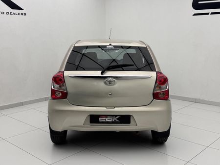 2016-Toyota-Etios-15-Xi-5-dr_4