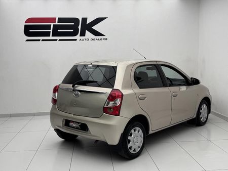 2016-Toyota-Etios-15-Xi-5-dr_5