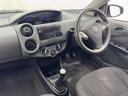 2016-Toyota-Etios-15-Xi-5-dr_7