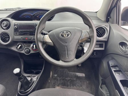 2016-Toyota-Etios-15-Xi-5-dr_8
