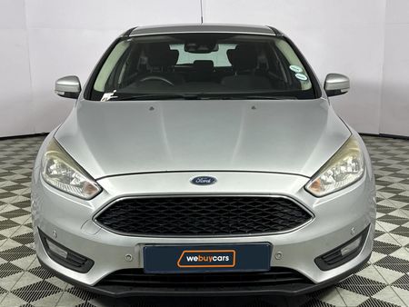 2017-Ford-Focus-10-EcoBoost-Trend-5-dr_14