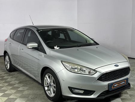 2017-Ford-Focus-10-EcoBoost-Trend-5-dr_15