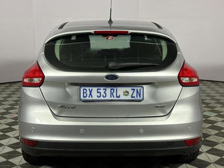 2017-Ford-Focus-10-EcoBoost-Trend-5-dr_17