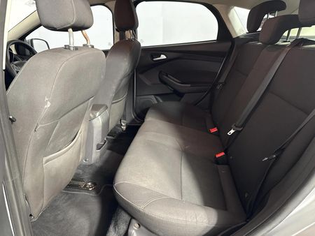 2017-Ford-Focus-10-EcoBoost-Trend-5-dr_3