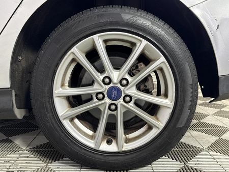 2017-Ford-Focus-10-EcoBoost-Trend-5-dr_6