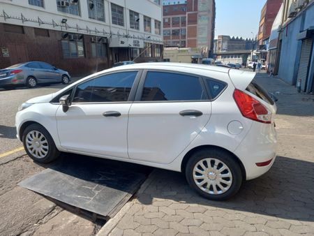2016-Ford-Fiesta-14-Ambiente-5-dr_3