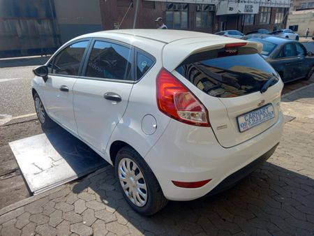 2016-Ford-Fiesta-14-Ambiente-5-dr_6