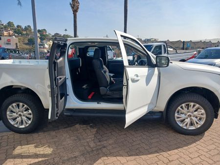 2026-Isuzu-D-Max-19-DDI-HR-LS-Auto-E-Cab_9