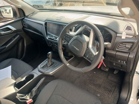 2026-Isuzu-D-Max-19-DDI-HR-LS-Auto-E-Cab_8