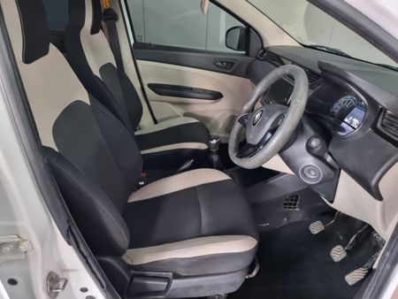2022-Renault-Triber-10-Expression_10
