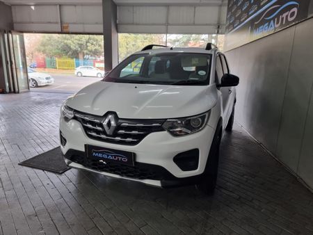 2022-Renault-Triber-10-Expression_12