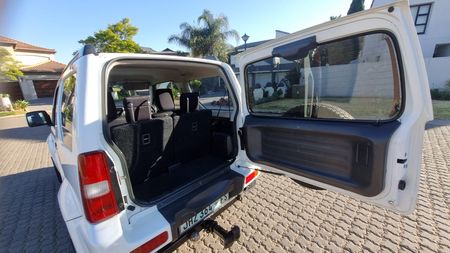 2014-Suzuki-Jimny-Suzuki-Jimny-13i_15