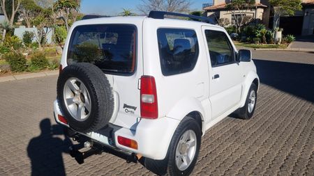 2014-Suzuki-Jimny-Suzuki-Jimny-13i_7