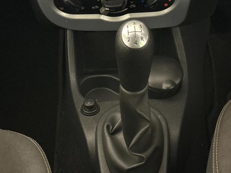2012-Renault-Sandero-16-Stepway_9
