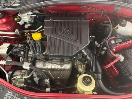 2012-Renault-Sandero-16-Stepway_11
