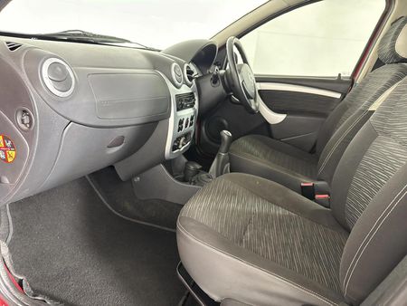 2012-Renault-Sandero-16-Stepway_7