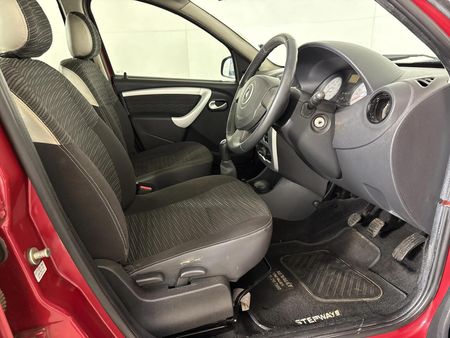 2012-Renault-Sandero-16-Stepway_8