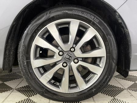 2014-Honda-Insight-13-Hybrid-Auto_5