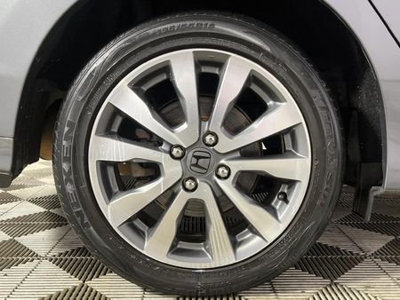 2014-Honda-Insight-13-Hybrid-Auto_7