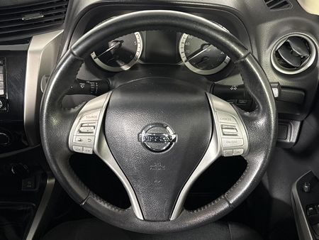 2017-Nissan-Navara-23D-SE-4x4-Double-Cab_9