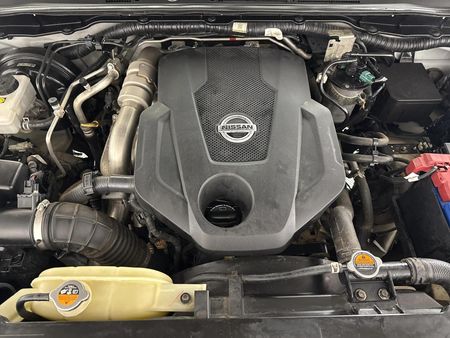 2017-Nissan-Navara-23D-SE-4x4-Double-Cab_11