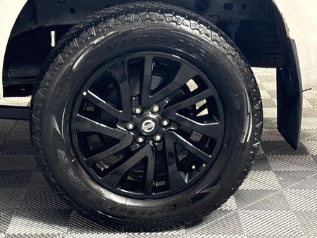 2017-Nissan-Navara-23D-SE-4x4-Double-Cab_5