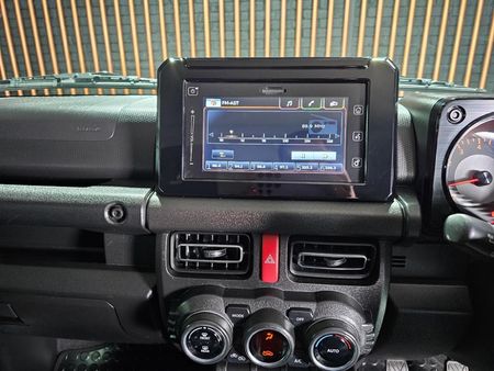 2020-Suzuki-Jimny-15-GLX_11