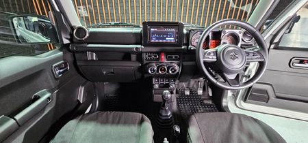 2020-Suzuki-Jimny-15-GLX_18