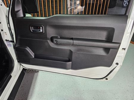 2020-Suzuki-Jimny-15-GLX_6