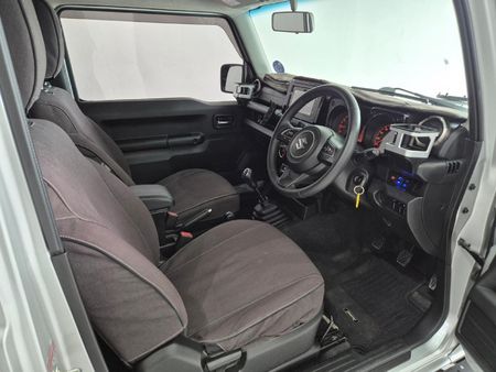 2018-Suzuki-Jimny-15-GLX_10